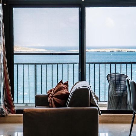 A Stylish Seaside Holiday Home セント・ポールズ・ベイ エクステリア 写真
